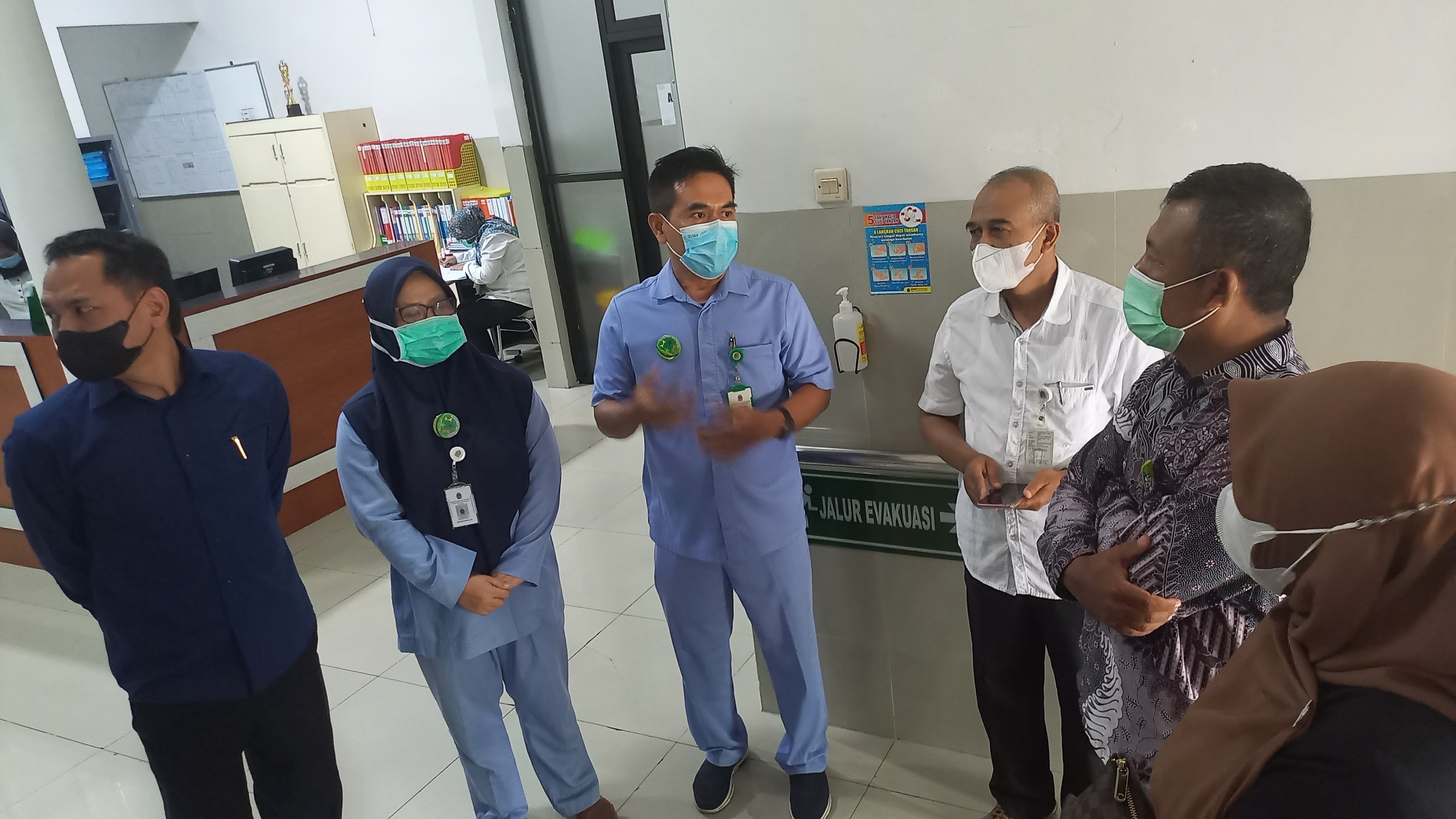 foto 1 Kunjungan DPRD ke Bangsal Mawar (Bangsal Isolasi Covid-19 dan TBRO)
